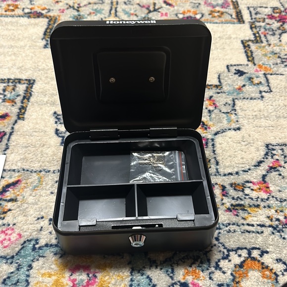 Security Box - Picture 2 of 3